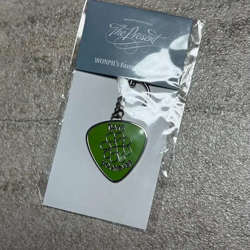[BUNJANG] DAY6 Wonpil Metal Plectrum Keychain Sealed / 데이식스 클콘md 원필 피크키링 미개봉 새상품