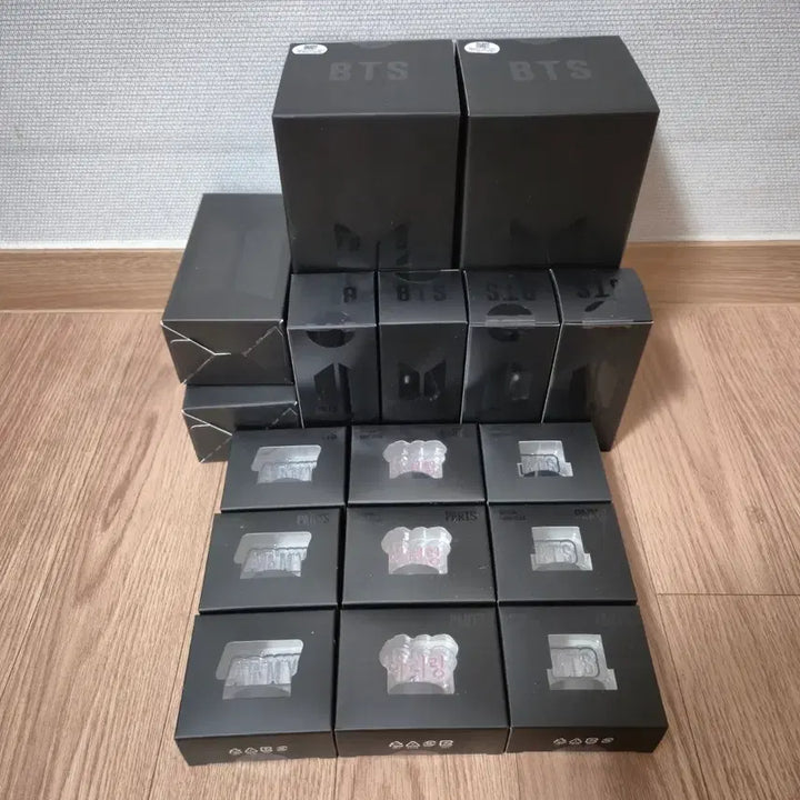 [BUNJANG] BTS Official Light Stick Ver. 4 Bundle Set / 방탄 BTS 응원봉 VER4 2개 + 크래들2 + 키링4 + 팟츠9