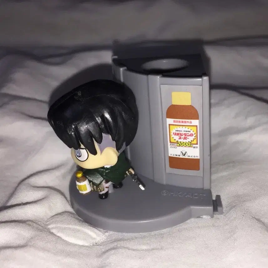 [BUNJANG] Attack on Titan Levi Pen Holder Figure / 진격의거인 진격거 리바이 펜꽂이 피규어