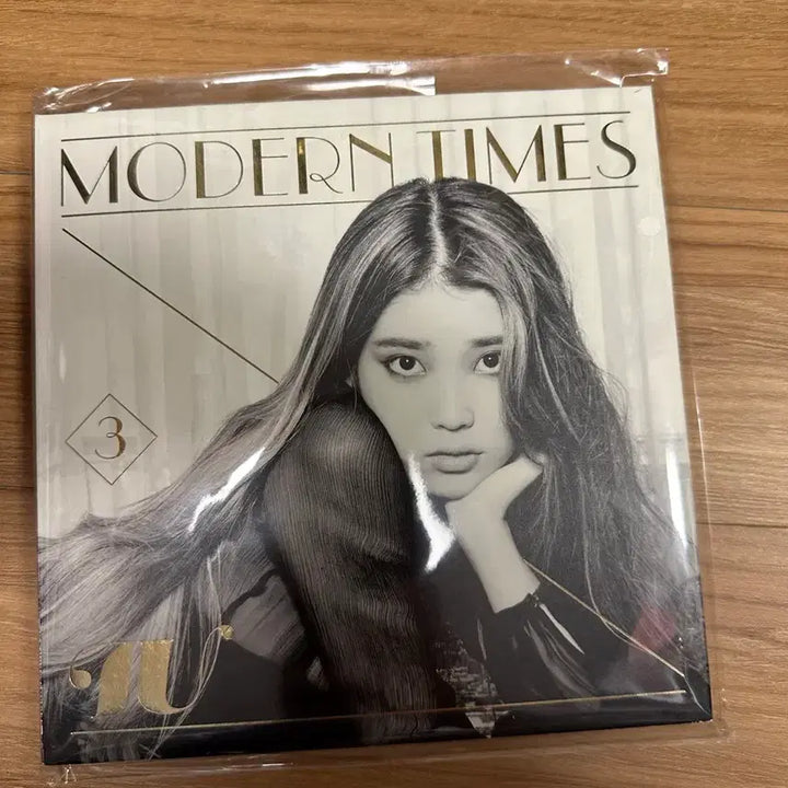 [BUNJANG] IU Modern Times 3rd Album / 아이유 앨범 MODERN TIMES 3집