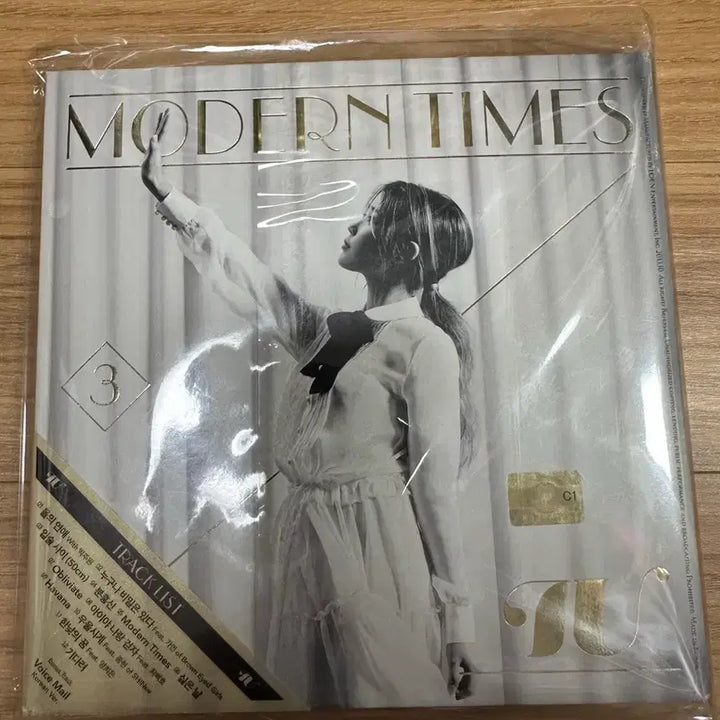 [BUNJANG] IU Modern Times 3rd Album / 아이유 앨범 MODERN TIMES 3집