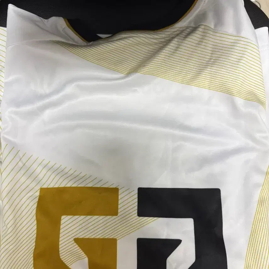 [BUNJANG] Gen.G Worlds Jersey Size 100 / 젠지 월즈 유니폼
