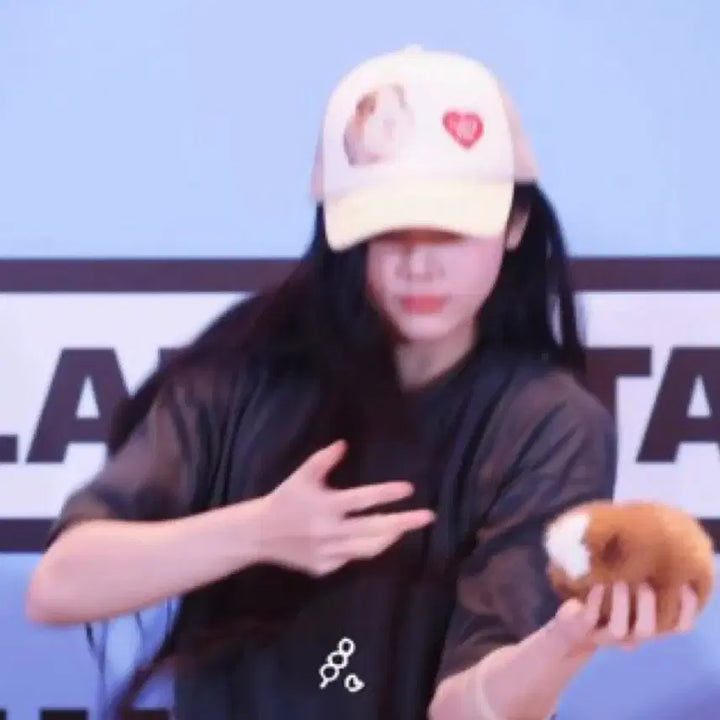 [BUNJANG] ILLIT Wonhee Guinea Pig Hat / 아일릿 원희 기니피그 모자