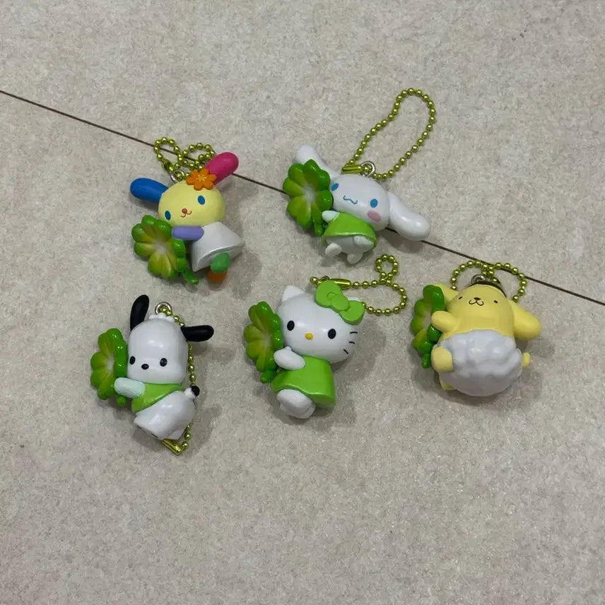 [BUNJANG] Sanrio Characters Four-Leaf Clover Mascot Gacha Set (5 Types) / 산리오 캐릭터즈 네잎클로버 마스코트 가챠 5종 세트