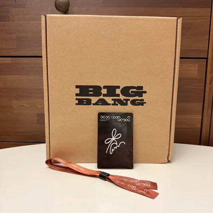 [BUNJANG] Big Bang 20th Anniversary Media Exhibition Baseball Cap Piano Black / 포카포함)빅뱅 20주년 기념 미디어 전시회 베이스볼 캡 피아노 블랙