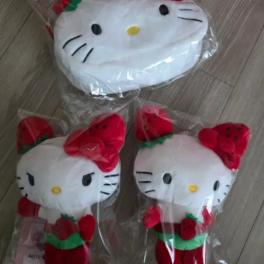 [BUNJANG] Sanrio Ichigo Man Kitty Pouch Set (3 Pieces) / 아베일 이치고맨 키티 3개세트
