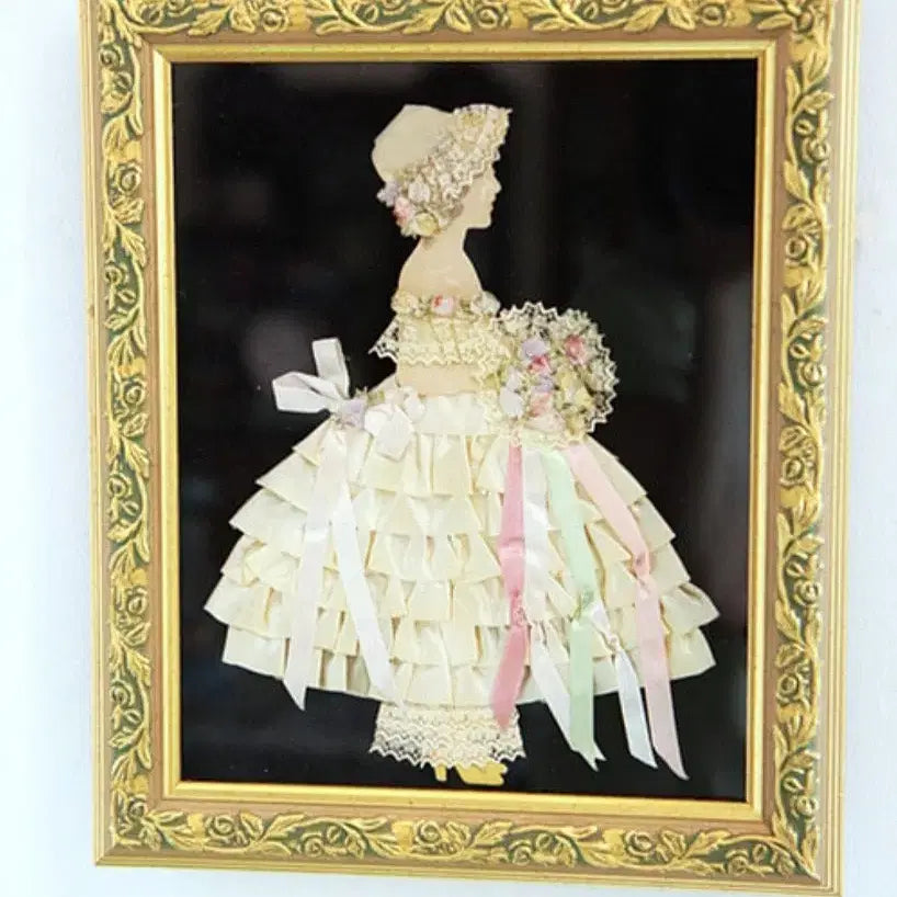 [BUNJANG] Vintage British Crinoline Lady Silk Ribbon Embroidery Frame / 빈티지 영국 크리놀린레이디 실크리본 자수 프레임
