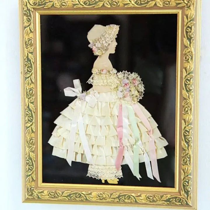 [BUNJANG] Vintage British Crinoline Lady Silk Ribbon Embroidery Frame / 빈티지 영국 크리놀린레이디 실크리본 자수 프레임