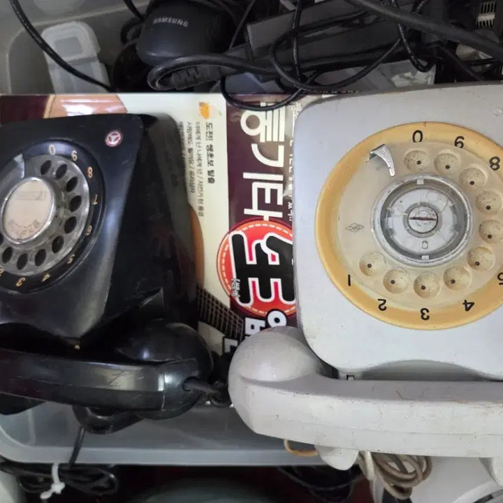 [BUNJANG] Vintage Rotary Dial Telephone Set (Black &amp; White) / 옛날 빈티지 다이얼 전화기 블랙 화이트 2대일괄