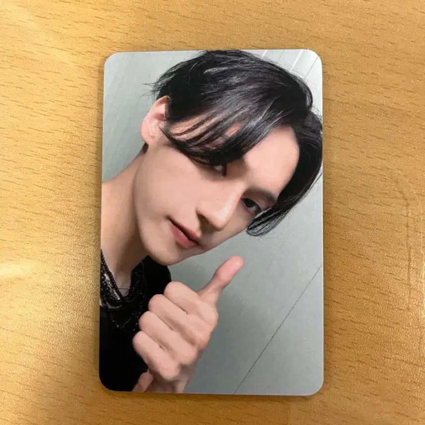 [BUNJANG] ATEEZ Fanpleday Wooyoung Metal Pin Badge / 에이티즈 팬플데이 우영