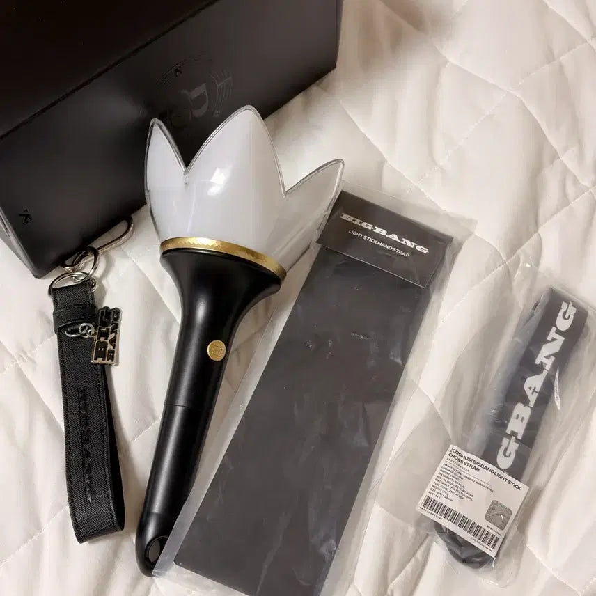 [BUNJANG] BIGBANG 20th Anniversary Concert Light Stick Bundle / 20주년 뱅봉 + 핸드 스트랩 + 크로스 스트랩