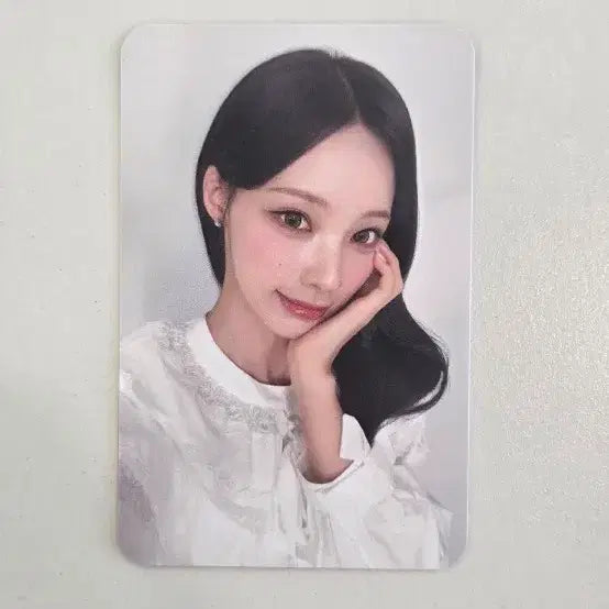 [BUNJANG] Hollister X LeSserafim Eunchae Photocard (Opened) / 할리스 X 리센느 원이 포카 (단순 개봉)