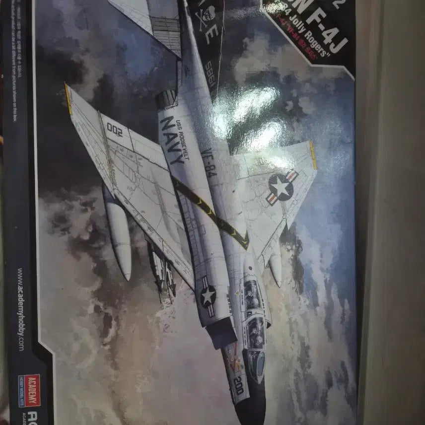 [BUNJANG] Academy 1/72 USN F-4J VF-84 Jolly Rogers Model Kit / 아카데미 1/72 USN F-4J VF-84 졸리 로저스 모형 키트
