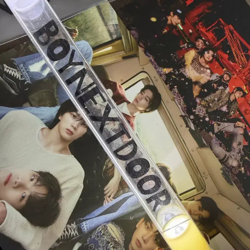 [BUNJANG] BOYNEXTDOOR 1st Album "WHO!" Official Lightstick Bundle Set / 보넥도 1집 뭣같아 임시 응원봉 + 파우치 + 엽서 + 공방판 일괄