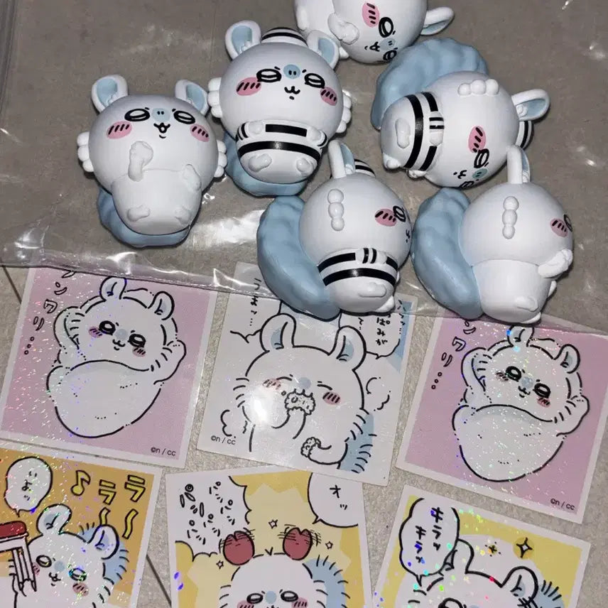 [BUNJANG] Chiikawa Q Version Figure Set with Momonga, Prisoner Momonga, and 2 Sticker Packs / 먼작귀 치이카와 Q버전 피규어 모몽가 + 죄수복모몽가 + 씰스티커 2종