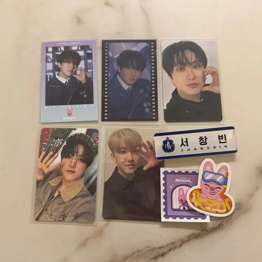 [BUNJANG] Stray Kids Changbin Bundle Set Photocard, Name Tag, and Stickers / 스트레이키즈 창빈 포토카드+명찰+스티커 일괄