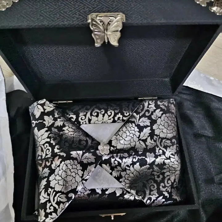 [BUNJANG] Heuitcha Crown Prince Yeonseoham Limited Edition / 허잇차 세자님 연서함 한정판