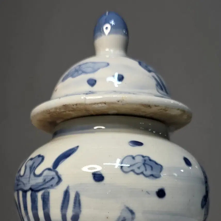 [BUNJANG] White Porcelain Celadon Vase with Fish Decoration / 백자청화어조문장군관