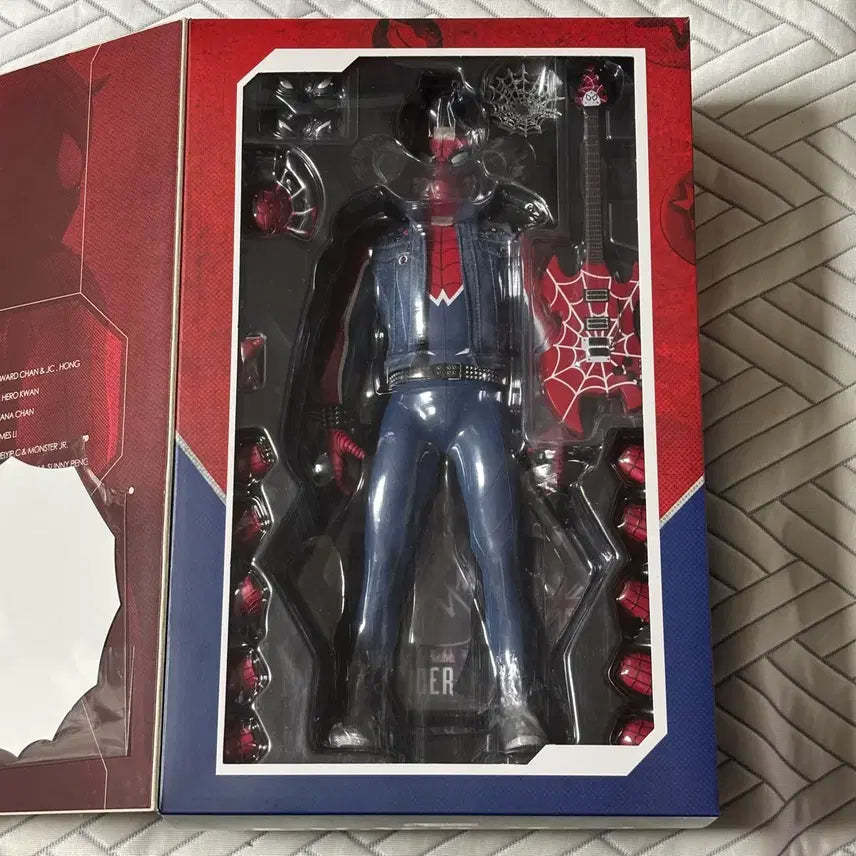 [BUNJANG] Hot Toys Spider-Man Spider-Punk Suit 1/6 Scale Action Figure VGM032 / 핫토이 스파이더맨 스파이더 펑크 슈트 수트 마블 1/6 스케일 액션 피규어 VGM032
