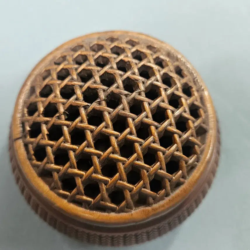 [BUNJANG] Wooden Incense Burner with Intricate Mesh Carving / 촘촘한 그물망 형태로 조각되어 있는 나무 향로