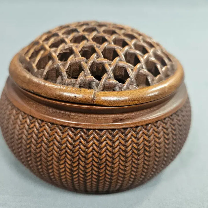 [BUNJANG] Wooden Incense Burner with Intricate Mesh Carving / 촘촘한 그물망 형태로 조각되어 있는 나무 향로