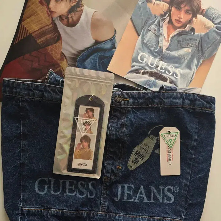 [BUNJANG] Guess Hyunjin Engraved Bag Bundle Set / 게스 현진 각인가방 룩북 키링 리유저블백 일괄판매