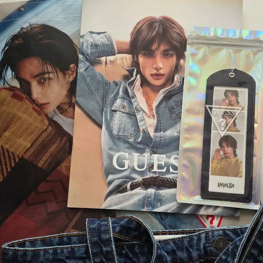 [BUNJANG] Guess Hyunjin Engraved Bag Bundle Set / 게스 현진 각인가방 룩북 키링 리유저블백 일괄판매