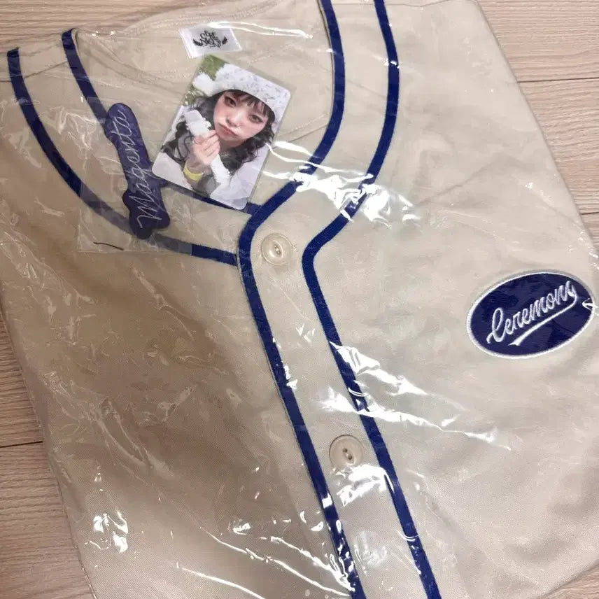 [BUNJANG] QWER Ceremony Uniform Sealed / QWER 세레머니 유니폼 새상품
