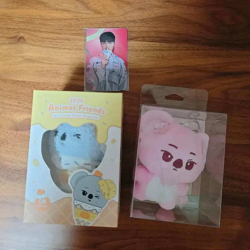 [BUNJANG] T1 Faker Animals Ice Cream &amp; Cherry Blossom Plush Bundle Set (Includes Photocard) / T1 티원 페이즈 인형 2종 일괄 판매 / 중국 한정 애니멀즈 아이스크림 / 애니멀즈 벚꽃 / 포토카드 포함