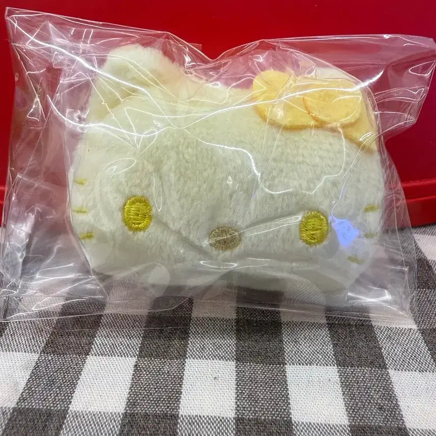 [BUNJANG] Sanrio Hello Kitty Yellow Plush Badge / 헬로키티 정품 인형 뱃지