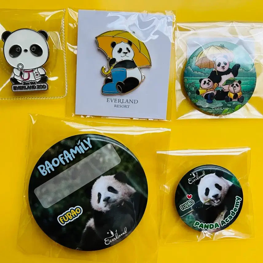 [BUNJANG] Fu Bao Veterinarian Rain Badge Bundle Set / 푸바오 수의사 레인 뱃지
