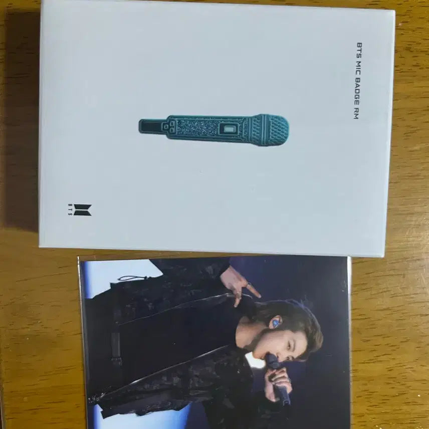 [BUNJANG] BTS HYBE Microphone Badge Bundle Set with Photocard / 방탄 bts 하이브 마이크 뱃지 미개봉 포카포함 일괄