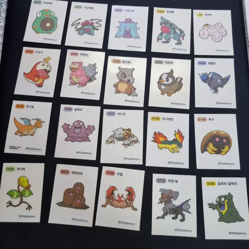 [BUNJANG] Pokemon Stickers Assorted (30th Anniversary Pikachu, Articuno Included) / 포켓몬 띠부띠부씰 다수 (22개) (30주년피카츄,아트윅 포함)