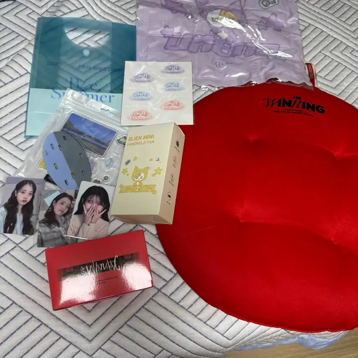 [BUNJANG] IU (I U) By Summer The Winning Golden Hour Poster Set / 아이유 굿즈 바이썸머 더위닝 골든아워 포스터