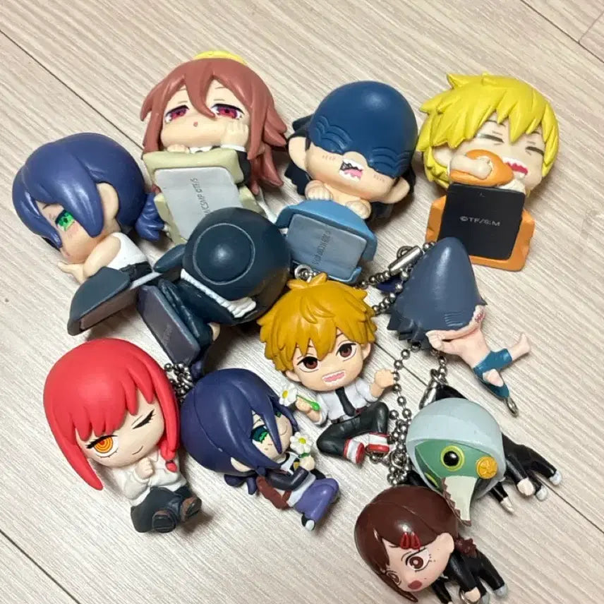[BUNJANG] Chainsaw Man Gacha Figure Bundle: Reze, Denji, Makima, Beam, Power, Kobeni / 체인소맨 가챠 일괄 처분 레제 덴지 마키마 빔 밤 코베니