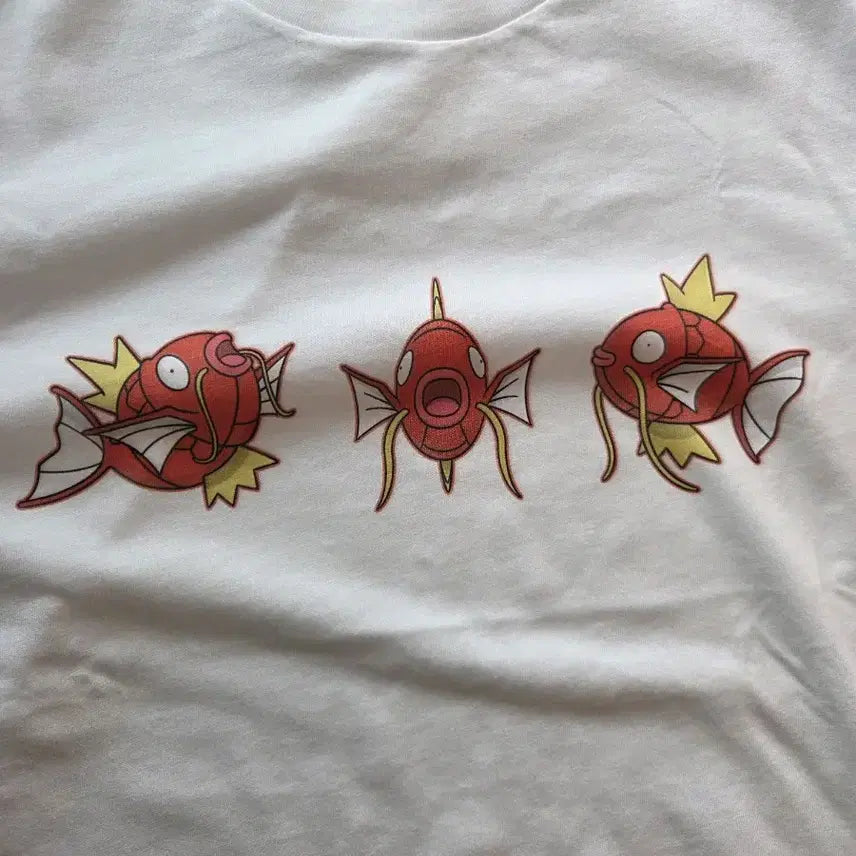 [BUNJANG] Pokemon 30th Anniversary Magikarp Short-Sleeve T-Shirt (Limited Edition, Size M) / 포켓몬 30주년 잉어킹 반팔 한정판 M