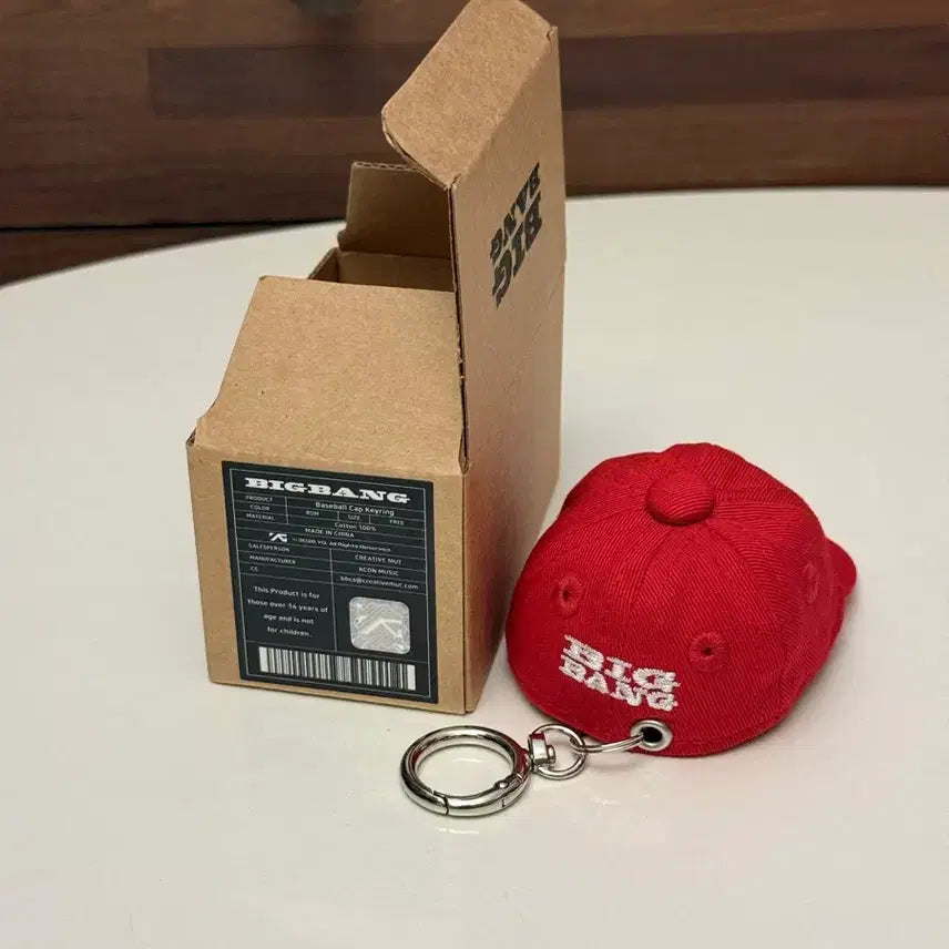 [BUNJANG] Bigbang 20th Anniversary Media Exhibition Random Baseball Cap Keyring (Red) / 레드)빅뱅 20주년 기념 미디어 전시회 랜덤 베이스볼 캡 키링