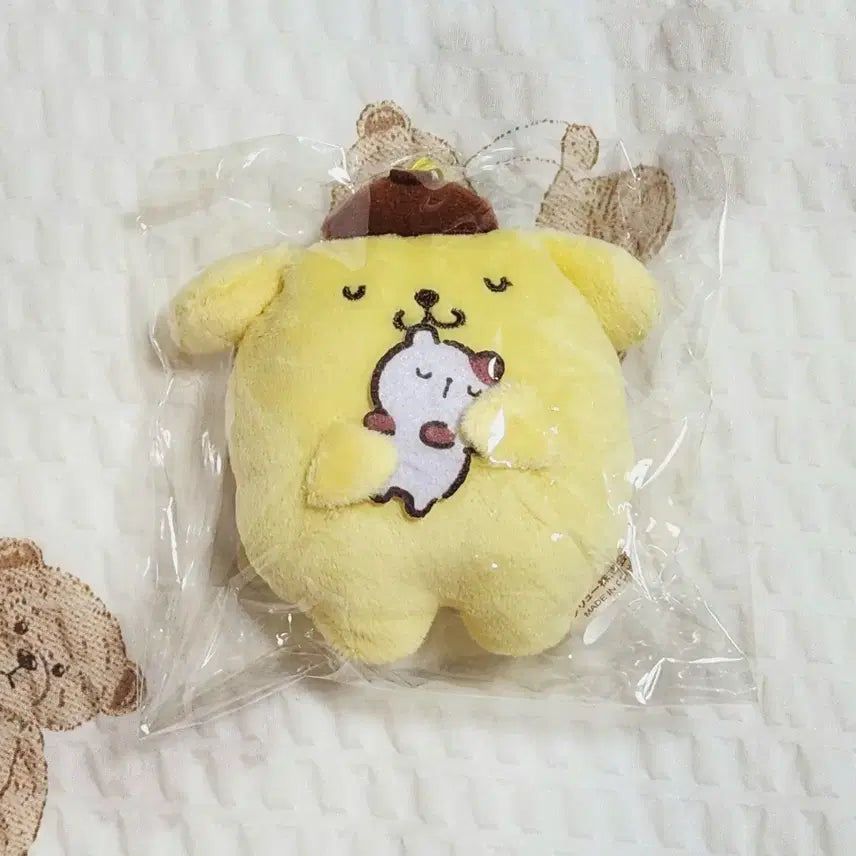 [BUNJANG] Sanrio Pompompurin Holding Muffin Mascot Charm / 산리오 다양한 포즈의 폼폼푸린 머핀이를 안은 마스코트 팝니다.