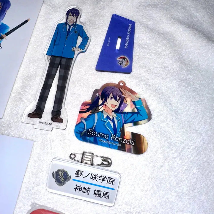[BUNJANG] Ensemble Stars Kanzaki Soma Uniform Acrylic Stand, Name Tag, and Badge Bundle / 앙스타 칸자키 소마 교복 굿즈 일괄 아크릴 스탠드 명찰 뱃지