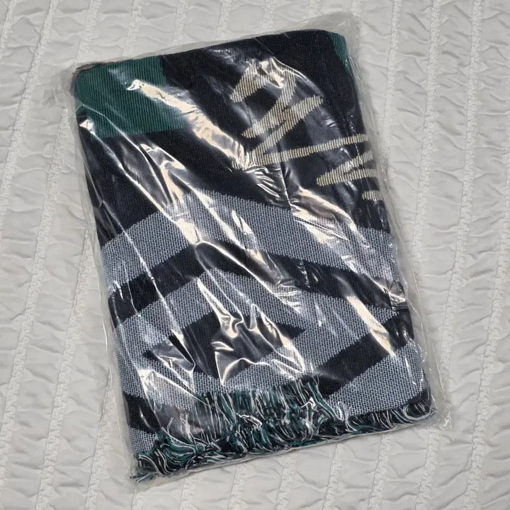 [BUNJANG] Day6 x Umbro Blanket / [택포] 데이식스 엄브로 담요