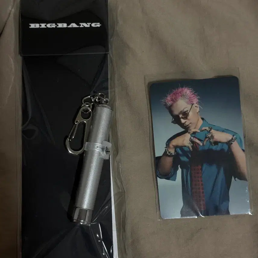 [BUNJANG] Big Bang Taeyang Exhibition Photocard &amp; Keychain Set / 빅뱅 태양 전시회 포카 키링 세트