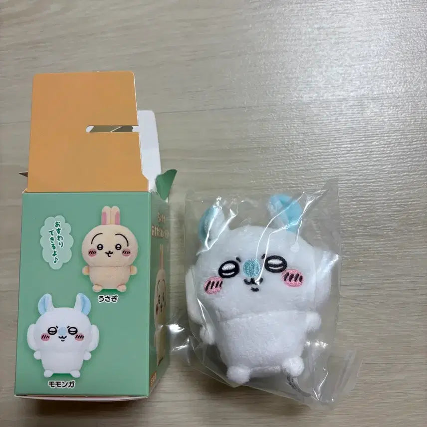 [BUNJANG] Chiikawa Momonga Sitting Plush Keychain / 먼작귀 치이카와 모몽가 키링 앉은 인형 미개봉 새상품