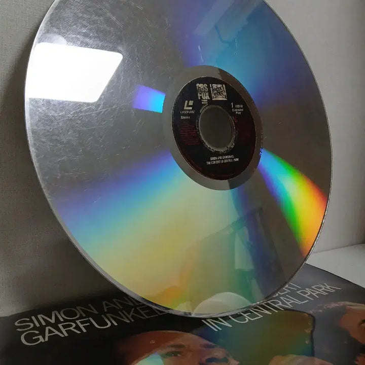 [BUNJANG] Simon &amp; Garfunkel Central Park Concert 1981 LaserDisc / 사이먼 앤 가펑클 콘서트 레이저디스크 소장용 정크급