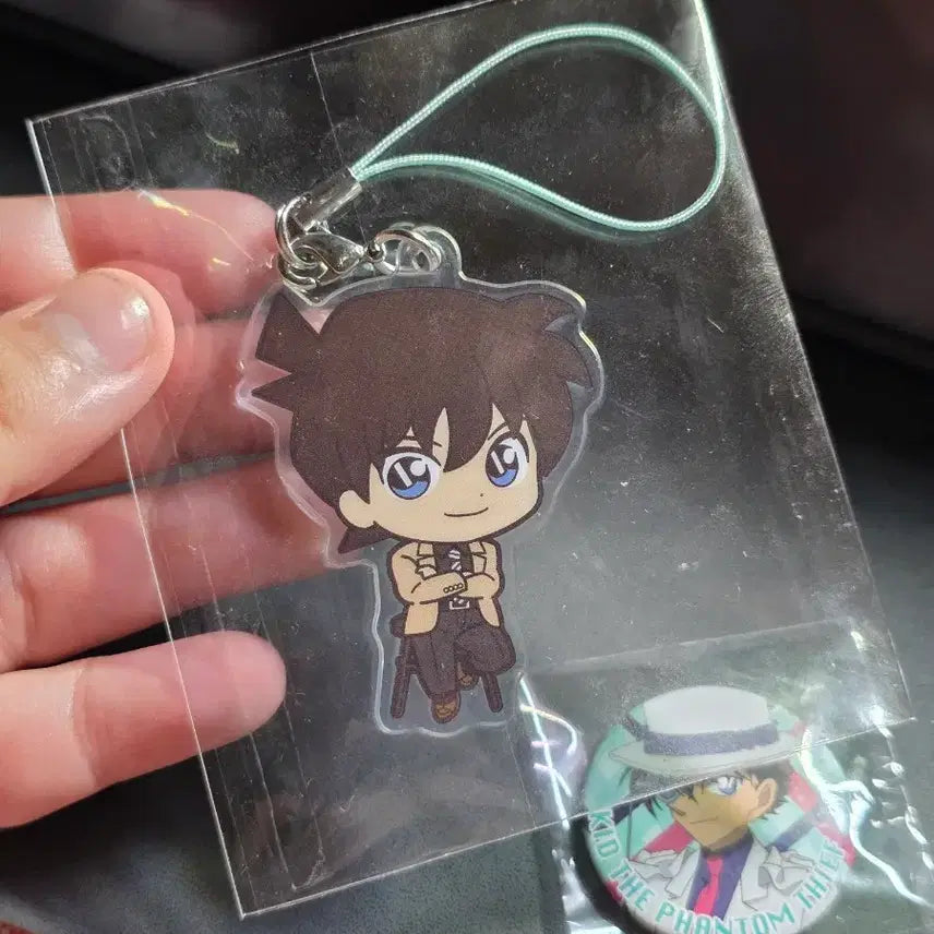 [BUNJANG] Detective Conan Shinichi Kudo Kaito Kid Keyring &amp; Badge Bundle Set / 명탐정 코난 남도일 키링 괴도키드 뱃지 일괄 판매