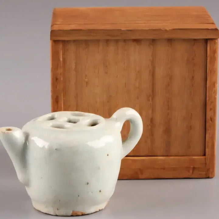 [BUNJANG] 18th-19th Century Joseon Dynasty Celadon Porcelain Small Water Dropper / 청자백자 소형 주전자형 연적
