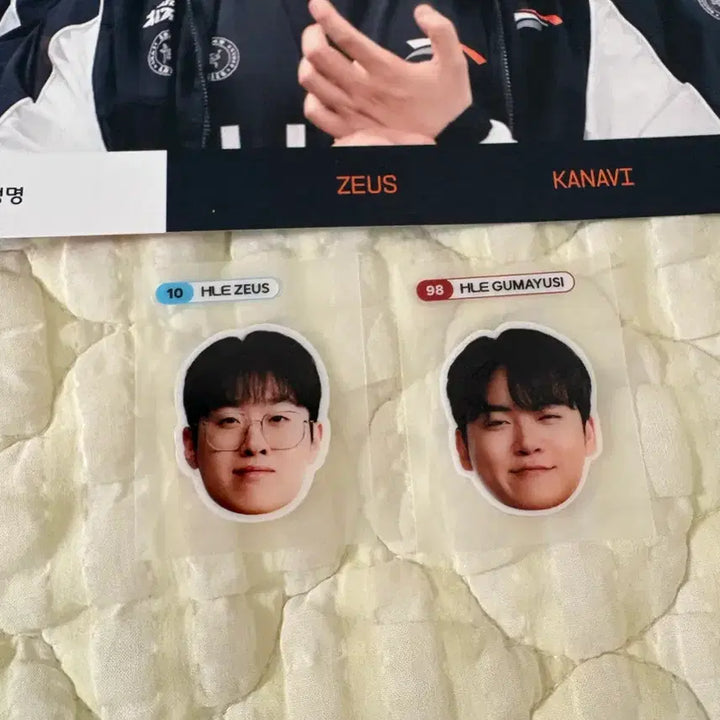 [BUNJANG] HLE Zeus Gumayusi Sticker &amp; Poster Bundle Set / [일괄] 한화생명 HLE 제우스 구마유시 띠부씰 + 포스터