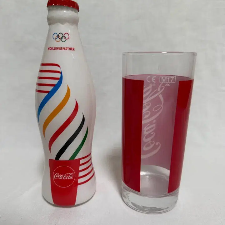 [BUNJANG] Coca-Cola 2018 Pyeongchang Winter Olympics Commemorative Bottle &amp; Glass Set Bundle / 코카콜라 올림픽 기념 보틀 &amp; 유리컵 일괄판매