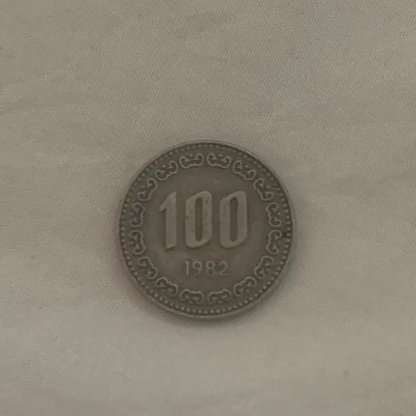 [BUNJANG] 1982 South Korean 100 Won Coin / 1982년 100원 동전