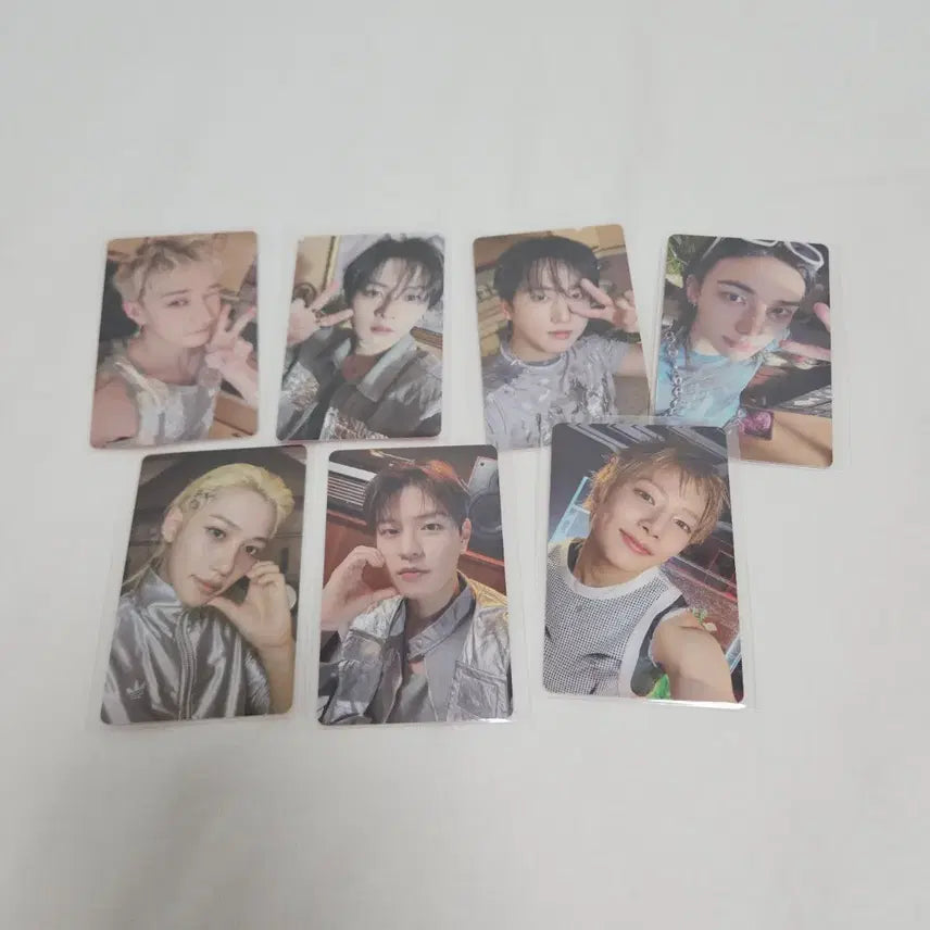 [BUNJANG] Stray Kids THIS&amp;THAT Japan HMV A Ver. Lucky Draw Photocard Set / [일괄] 스트레이키즈 디스앤댓 HMV A 앨범 일본 미공포 특전 포카 세트 런잇 THIS&amp;THAT