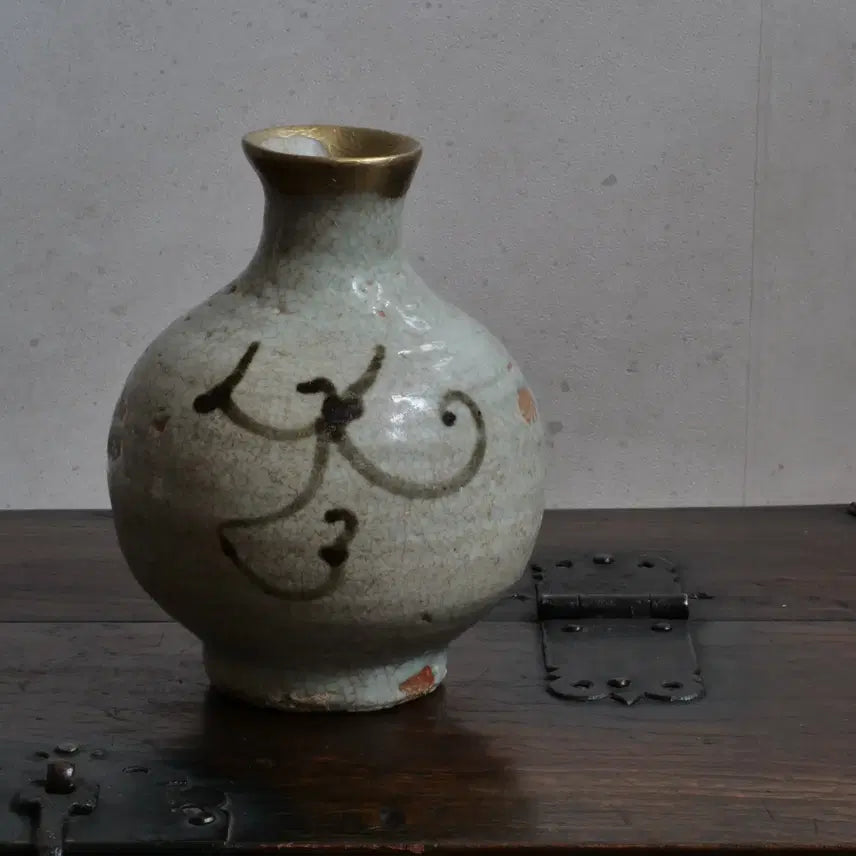 [BUNJANG] Joseon Dynasty White Porcelain Bottle with Floral Design / 철화 백자 초화문병 도쿠리